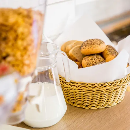 Dworek Pani Walewska Han/Misafirhane